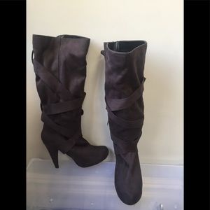 Dark purple slouch ribbon heeled boots